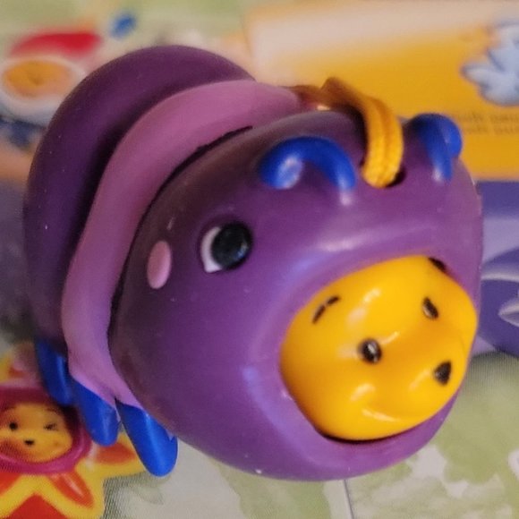 Winnie The Pooh Peek-a-Pooh #12 Garden Series Ant Tomy Yujin - Picture 2 of 5